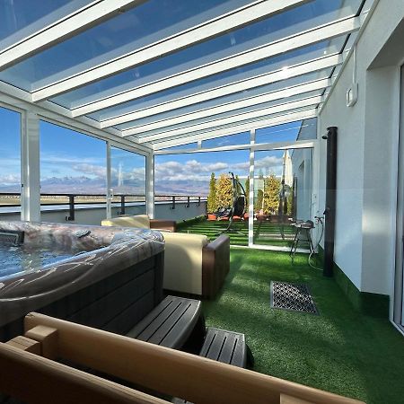 Tatra Billetee Apartman S Luxusnym Vyhladom Na Vysoketatry A Sukromnym Wellness Poprad Buitenkant foto